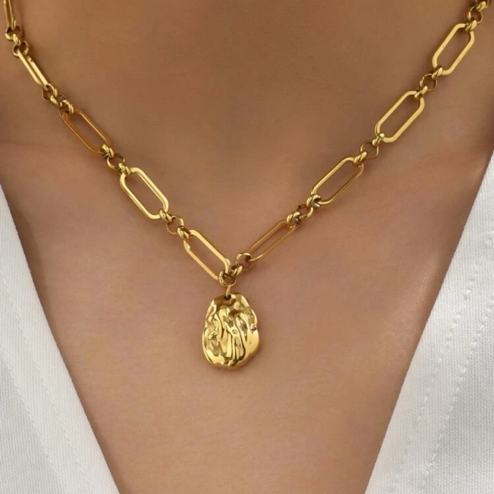 Elegant Gold Chain Necklace